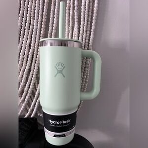 Hydro Flask 24oz | Insulated Travel Mug with Handle
